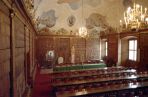 Zdobienia na suficie biblioteki przedstawiają m.in.: pochwałę mądrości i życia pustelniczego (fot. TVP/M.Wachowicz)