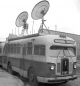 By móc to robić, musiała wyjść ze studia. Pierwszy wóz transmisyjny TVP (1955) fot.  Zygmunt Januszewski