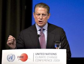 Al Gore troch� przesadzi� w trakcie przem�wienia w Kopenhadze (fot. arch. PAP/EPA/HENNING BAGGER)
