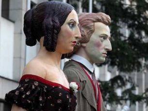 Wielkie figury Fryderyka Chopina i George Sand w Warszawie (fot. PAP)