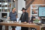 Rabin Nechemia Segal z rodziną opowiedzieli nam o nadchodzącym święcie Chanuka (fot. Ireneusz Sobieszczuk/TVP)