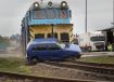 Symulacja wypadku na przejeździe kolejowym z udziałem samochodu osobowego i lokomotywy