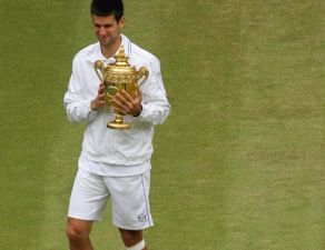 Novak Djoković przeżywa obecnie najszczęśliwsze chwile w swoim życiu (fot. PAP/EPA)