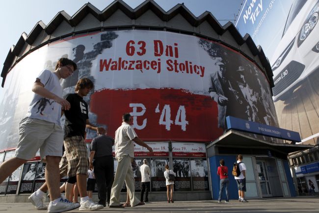 Galeria na Rotundzie PKO „63 Dni Walczącej Stolicy" (fot. PAP/Grzegorz Jakubowski)