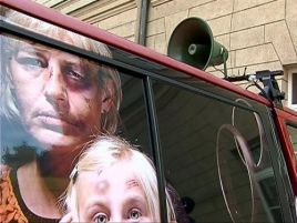 Co roku kilkaset tysięcy kobiet i dzieci poznaje skutki „złego humoru” męża i ojca
