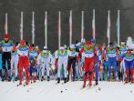 Grupa 55 zawodników wspólnie wystartowała na trasę morderczego dystansu 50 km (fot. PAP/EPA)