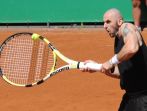 Marcin Gortat potrzebował większej rakiety, żeby trafić w piłkę (fot. PAP)