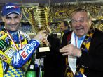 Tomasz Gollob i szczęśliwy Władysław Komarnicki (fot. PAP)