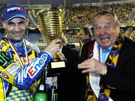 Tomasz Gollob i szczęśliwy Władysław Komarnicki (fot. PAP)