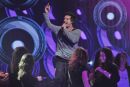 Jako pierwszy z uczestników na scenę wkroczył Filip Moniuszko z utworem „Rock DJ” (fot. Ireneusz Sobieszczuk / TVP)