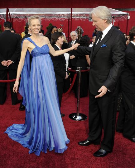James Cameron z żoną Suzy Amis  (fot. PAP/EPA/ANDREW GOMBERT )