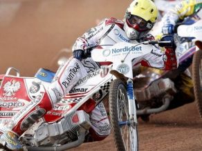 Tomasz Gollob w nowym sezonie zaprezentuje się w nowym stroju i z nowymi silnikami (fot.PAP)