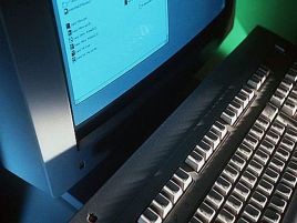 Telewizja hybrydowa pozwoli na oglądanie telewizji i korzystanie z zasobów internetu na tym samym ekranie (fot. arch.)