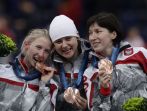 Luiza Złotkowska (L), Katarzyna Woźniak (S) i Katarzyna Bachleda-Curuś (L) wywalczyły brązowy medal olimpijski (fot. PAP/EPA)