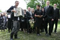 „Święty interes” reż.  Maciej Wojtyszko (fot. Kino Świat)
