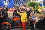 Jedną z atrakcji licytacji był amerykański chopper pomalowany w barwy WOŚP (fot. I. Sobieszczuk/TVP)
