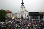 W rodzinnych Wadowicach zebrał się wielotysięczny tłum wiernych (fot. PAP)