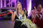 Oprócz tytułu, miss Rozalia otrzymała samochód marki opel meriva (fot. Grzegorz Michałowski/PAP)