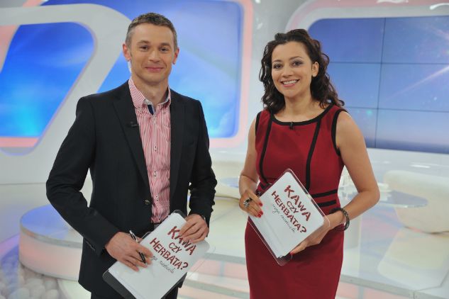 Klaudia Carlos i Łukasz Grass w studiu „Kawy czy herbaty?” (fot. Jan Bogacz/TVP)