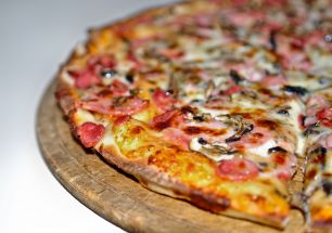 Jak przygotować pizzę? (fot.ilco/sxc.hu)
