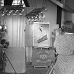 ... podobnie jak teatr. Telewizja publiczna spełniać miała przecież misję (1953) fot.  Zygmunt Januszewski