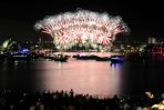 Mieszkańcy Sydney witali Nowy Rok w bardzo widowiskowy sposób (fot. PAP/EPA)