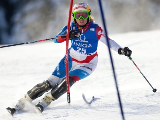 Szwajcarka Denise Feierabend na trasie slalomu we Flachau (fot. PAP/EPA)