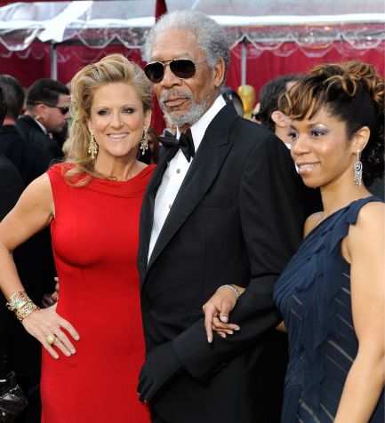 Producent Lori McCreary, aktor Morgan Freeman z córką Morganą (fot. PAP/EPA/PAUL BUCK)