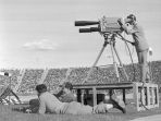 ... lub nieco dalej na Stadion Dziesięciolecia, na zdjęciu podczas Memoriału Kusocińskiego...  (1958) fot. Z. Januszewski