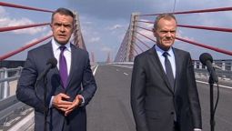 Minister transportu Sławomir Nowak i premier Donald Tusk (fot. TVP Info)