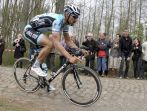 Tom Boonen jest jednym z dwóch kolarzy, którzy czterokrotnie wygrywali w tym wyścigu (fot. PAP/EPA)