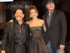Reżyser Robert Rodriguez (z prawej) pozuje z Jessicą Albą i Danny'm Trejo na premierze filmu „Maczeta” (fot. PAP/EPA/CLAUDIO ONO