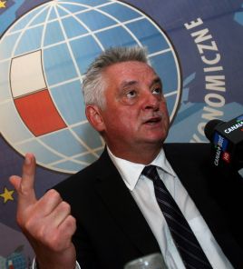 Inwestycje na Euro 2012 są coraz droższe, ale to wina złych szacunków i kryzysu