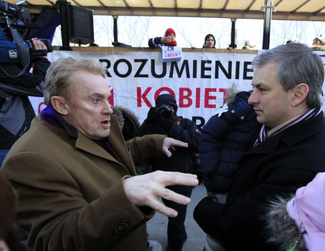 Jak co roku w warszawskiej Manifie wzięli udział politycy i artyści m.in. Daniel Olbrychski (fot. PAP/Grzegorz Jakubowski)