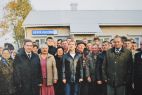 Dimitrij Miedwiediew z mieszkańcami Mansurowa (fot. materiały własne bohaterów)