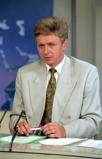 Zdzisław Zakrzewski prezentował wiadomości sportowe, 1993 (fot. I. Sobieszczuk)