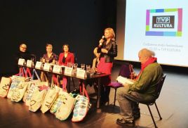 Podczas konferencji dyrektor TVP Kultura Katarzyna Janowska opowiadała o przyszłej współpracy z WST