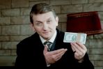 Wrogiem księdza był zawsze miejscowy biznesmen Janusz Tracz (fot. TVP)