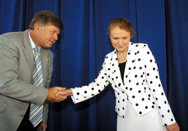2004: Katarzyna Piekarska uwielbia kropki... duże kropki (fot. arch. PAP/Tomasz Gzell)