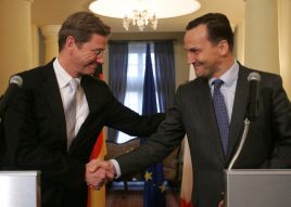 Wicekanclerz i minister spraw zagranicznych Niemiec Guido Westerwelle i szef polskiej dyplomacji Radosław Sikorski