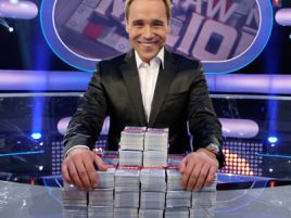 Łukasz Nowicki jest prowadzącym Dwójkowy teleturniej (fot. TVP)