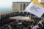 Główne uroczystości odbywały się w bazylice Matki Boskiej Anielskiej (fot. PAP/EPA)