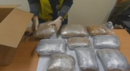Przy zatrzymanym w Olsztynie kurierze policjanci znaleźli 8 kilogramów marihuany.
