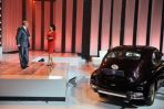 Z kolei zza Bugu radziecka Pobieda, produkowana w zakładach FSO jako Warszawa (fot. TVP/Jan Bogacz)